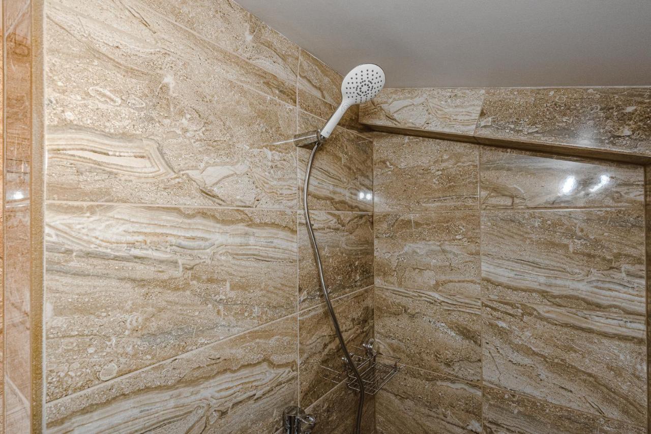 Red Large Family Apartment, Three Floors, 10 Guests Адехе Екстериор снимка